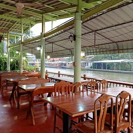 Nr Homestay Amphawa Bagian luar foto