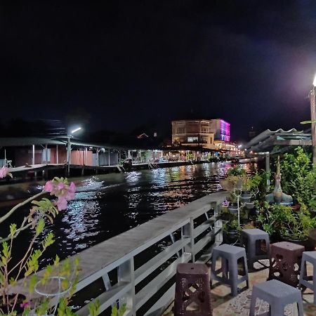 Nr Homestay Amphawa Bagian luar foto