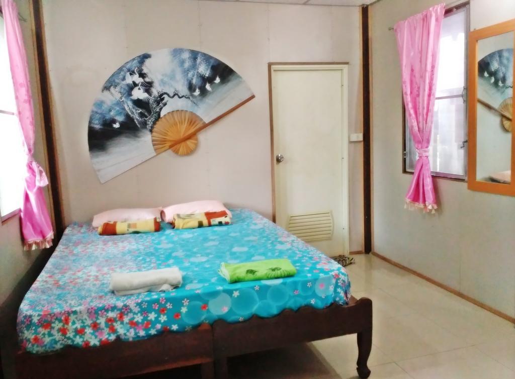 Nr Homestay Amphawa Bagian luar foto