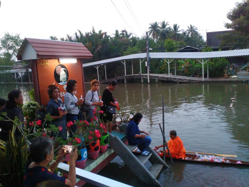 Nr Homestay Amphawa Bagian luar foto