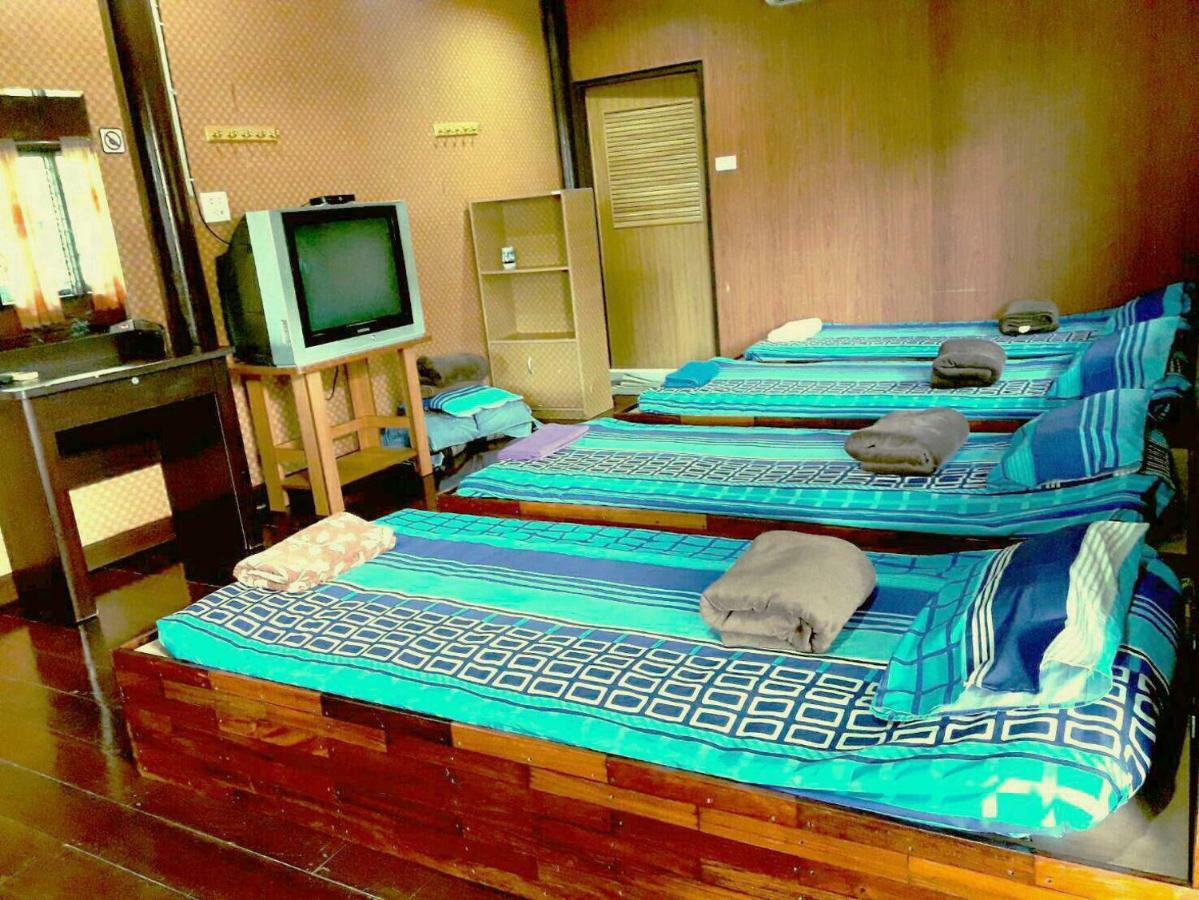 Nr Homestay Amphawa Bagian luar foto