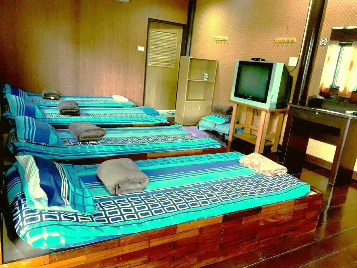 Nr Homestay Amphawa Bagian luar foto
