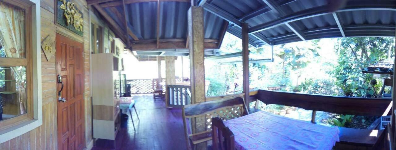 Nr Homestay Amphawa Bagian luar foto