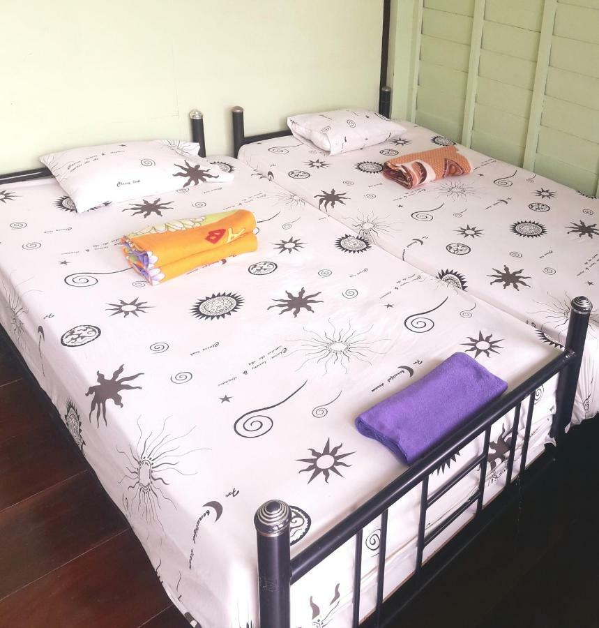 Nr Homestay Amphawa Bagian luar foto